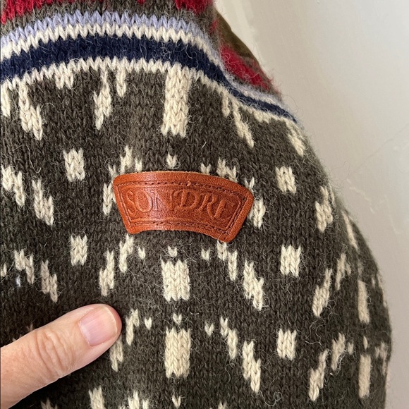 Nordic Pattern Sweater - Picture 4 of 7